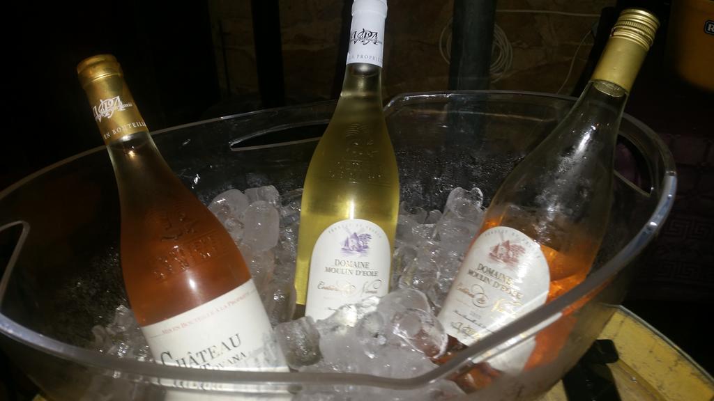 Le Clos Des Aramons Bernis Екстериор снимка