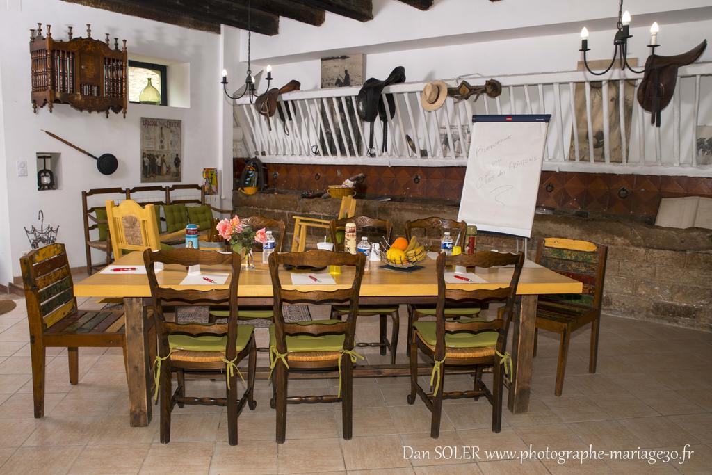 Le Clos Des Aramons Bernis Екстериор снимка